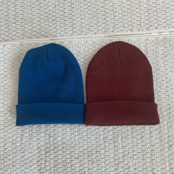 Bundle of 6 Mixed Brand Beanies Rip Curl, Manzella, and non name brand. - Picture 9 of 14